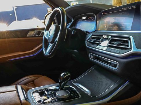 Used 2022 BMW X7 xDrive40i w/ M Sport Package image 24