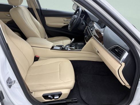Used 2017 BMW 320i xDrive Sedan image 24