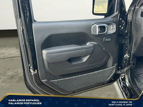 Used 2025 Jeep Gladiator Mojave w/ Safety Group AWD/4WD image 13