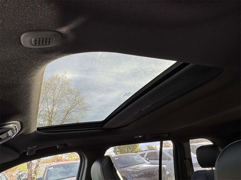 New 2025 Jeep Grand Cherokee Altitude image 4