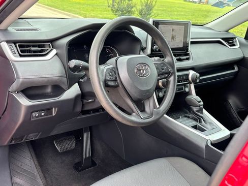 Used 2025 Toyota RAV4 XLE AWD/4WD image 11