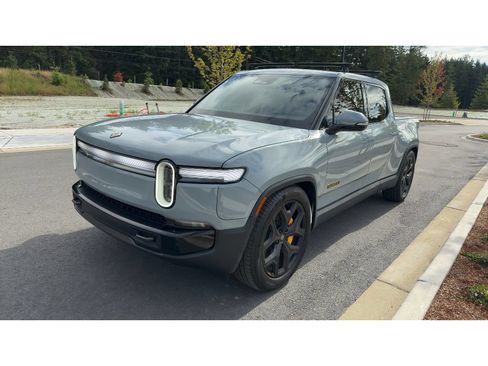 Used 2025 Rivian R1T Premium AWD/4WD image 1