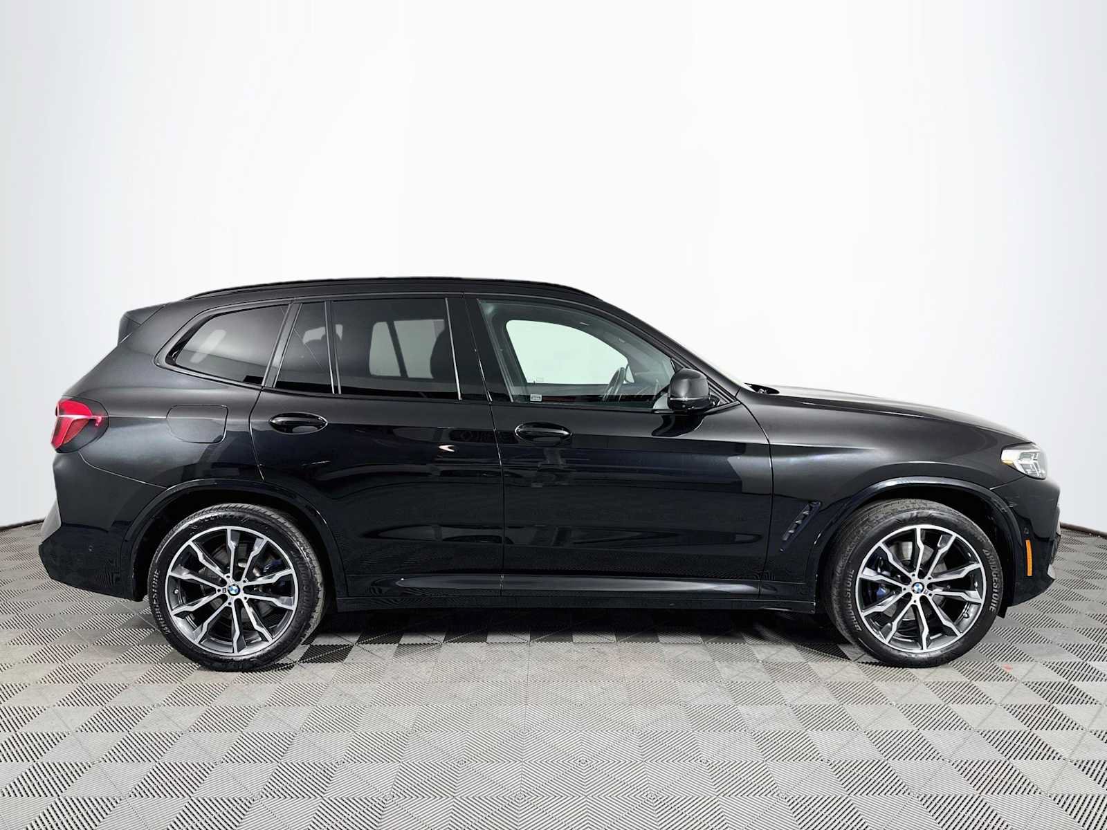 Used 2022 BMW X3 xDrive30i w/ Premium Package Enhanced AWD/4WD image 4