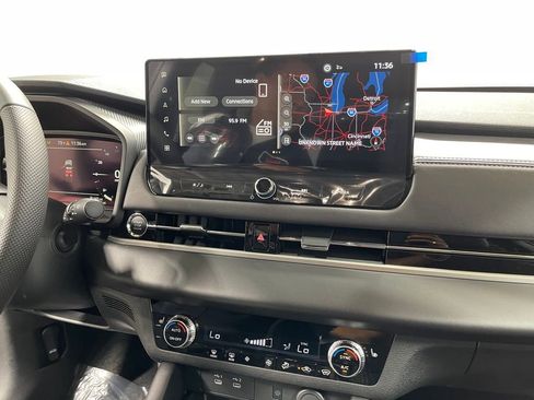 New 2025 Mitsubishi Outlander SE image 18