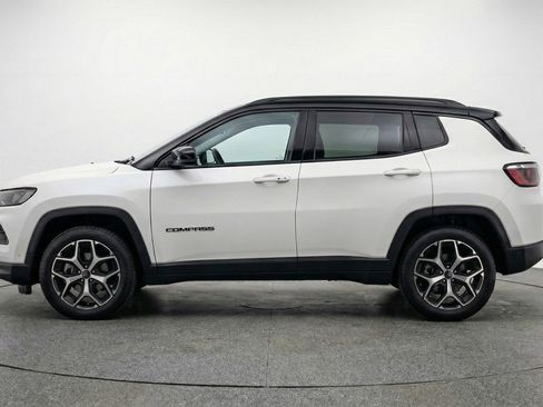 Used 2025 Jeep Compass Limited image 3