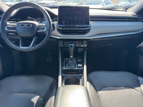 Used 2023 Jeep Compass Limited image 9