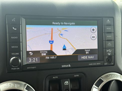 Used 2018 Jeep Wrangler Unlimited Sahara w/ Connectivity Group AWD/4WD image 6