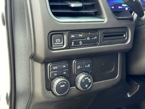 Used 2022 Chevrolet Suburban Z71 image 14