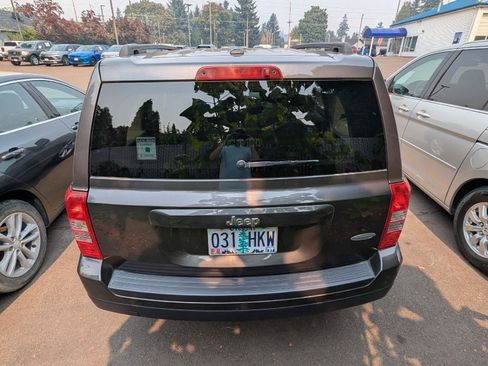 Used 2014 Jeep Patriot Latitude FWD image 4