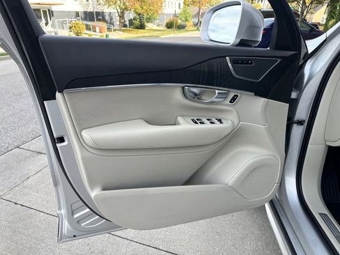 Used 2020 Volvo XC90 T5 Momentum w/ Protection Package image 10