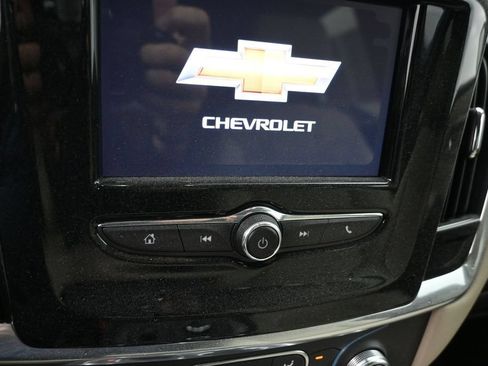 Used 2022 Chevrolet Traverse LS FWD image 12