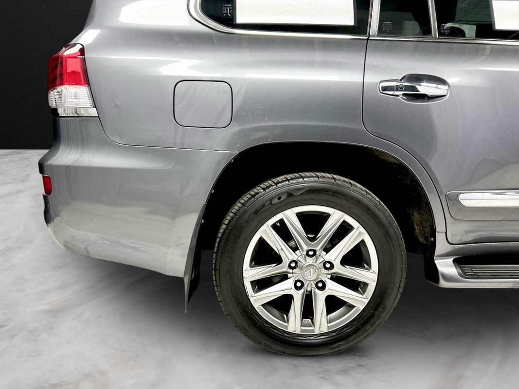 Used 2015 Lexus LX 570 4WD w/ Luxury Package image 10