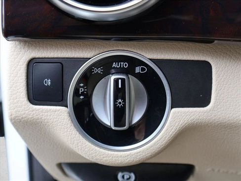 Used 2014 Mercedes-Benz GLK 250 BlueTEC 4MATIC image 15