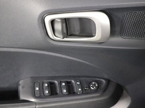 Used 2025 Hyundai Venue SEL FWD image 20