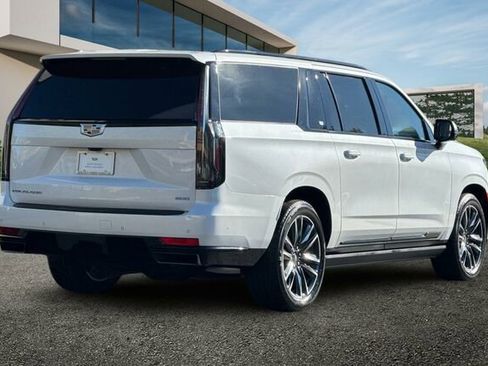 Certified 2023 Cadillac Escalade ESV Sport Platinum image 4
