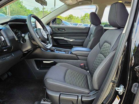 Used 2025 Nissan Pathfinder S AWD/4WD image 14
