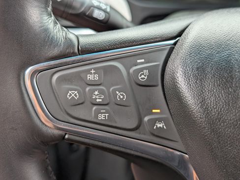 Used 2019 Chevrolet Bolt Premier w/ Infotainment Package FWD image 30
