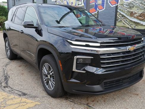 Used 2025 Chevrolet Traverse LT w/ Enhanced Driving Package AWD/4WD image 24