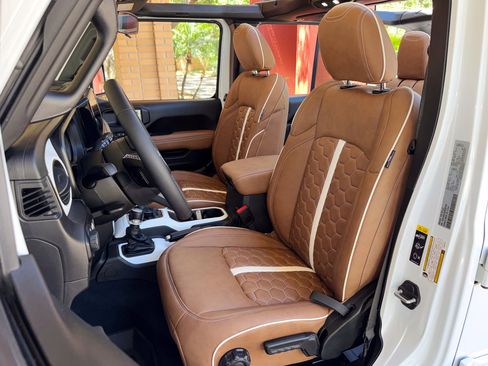 Used 2025 Jeep Wrangler Unlimited Sport AWD/4WD image 10