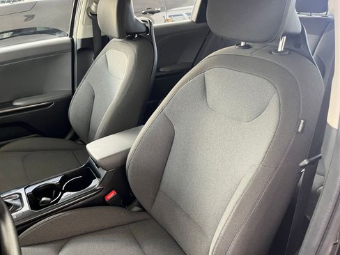 Used 2025 Kia K4 LXS image 36