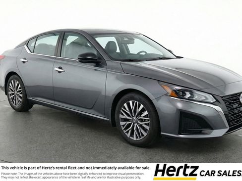 Used 2025 Nissan Altima 2.5 SV image 1