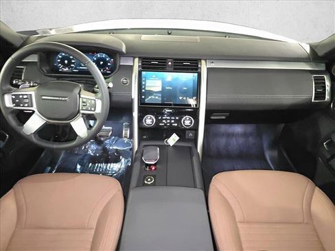 New 2025 Land Rover Discovery Dynamic SE AWD/4WD image 9