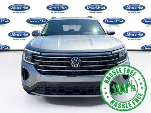 Used 2025 Volkswagen Atlas SE image 2