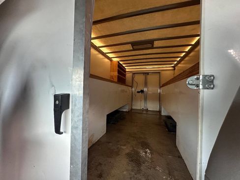 Used 2016 GMC Savana 3500 image 10