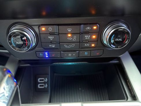 Used 2019 Ford F150 Lariat w/ Equipment Group 502A Luxury AWD/4WD image 22