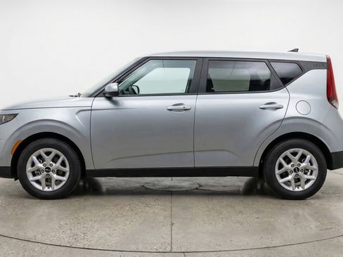 Used 2025 Kia Soul LX w/ LX Technology Package FWD image 5