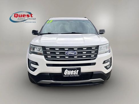 Used 2017 Ford Explorer XLT w/ Equipment Group 202A AWD/4WD image 5