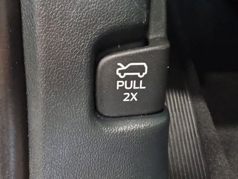 Used 2020 Ford Explorer XLT w/ Comfort Package AWD/4WD image 17