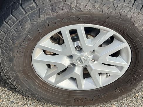 Used 2019 Nissan Frontier SV image 12