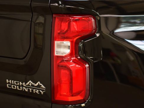 Used 2024 Chevrolet Silverado 1500 High Country w/ High Country Premium Package AWD/4WD image 19
