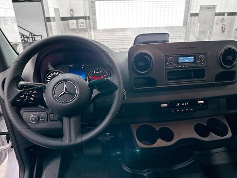 Used 2025 Mercedes-Benz Sprinter 2500 image 23