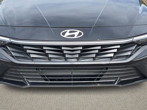 Used 2025 Hyundai Elantra Sport FWD image 9