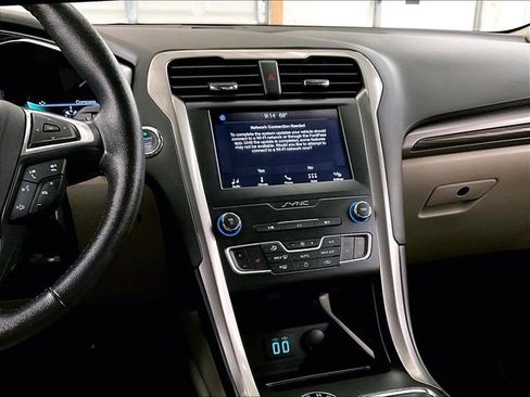 Used 2019 Ford Fusion SEL FWD image 6