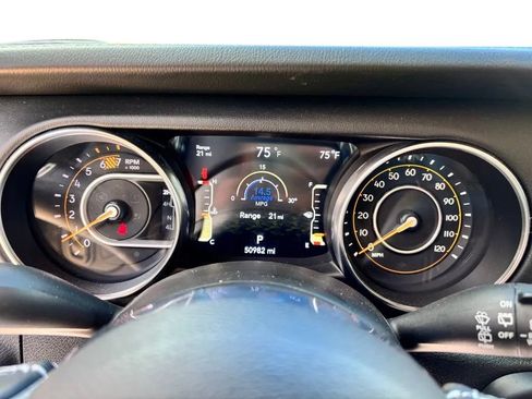 Used 2021 Jeep Wrangler Unlimited Sahara w/ Uconnect 4C Nav & Sound Group AWD/4WD image 15