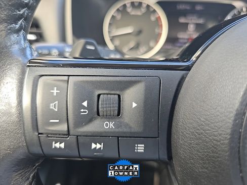 Used 2021 Nissan Rogue SV w/ Premium Package image 11