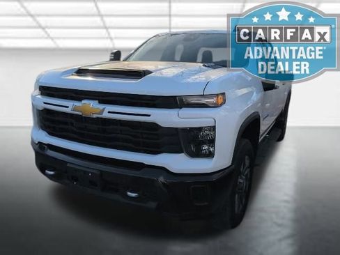 Used 2024 Chevrolet Silverado 2500 Custom w/ Custom Value Package image 5