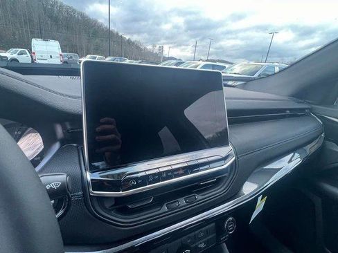 New 2026 Jeep Compass Latitude image 18