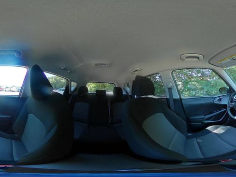 Used 2025 Kia Soul LX w/ LX Technology Package FWD image 40