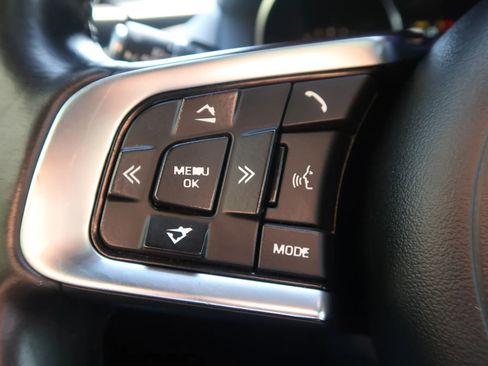 Used 2020 Jaguar F-PACE S image 39