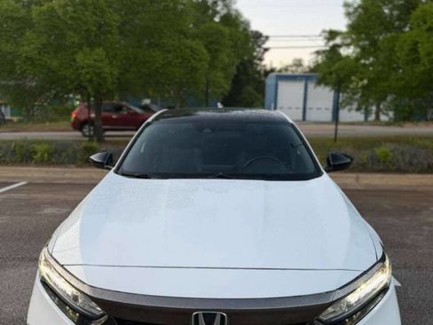 Used 2019 Honda Accord Sport image 2
