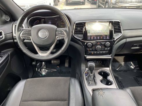 Used 2020 Jeep Grand Cherokee Altitude AWD/4WD image 11