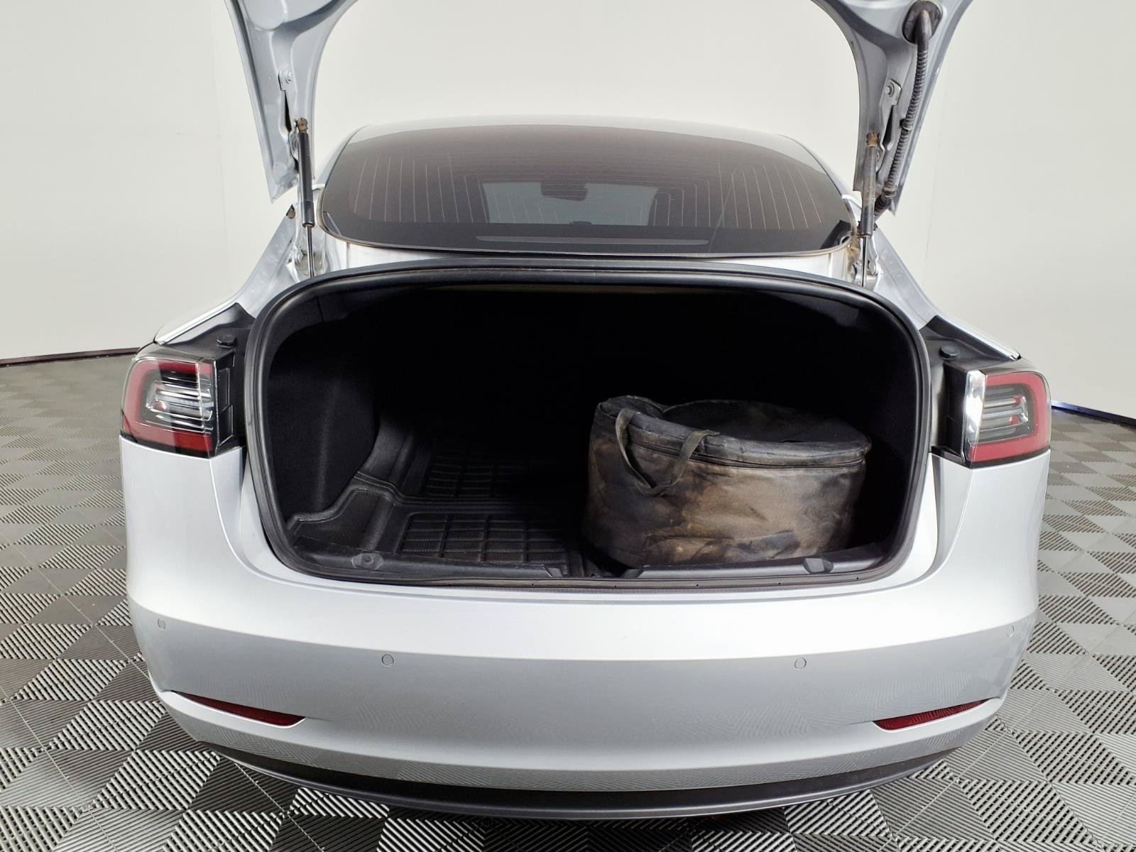 Used 2018 Tesla Model 3 RWD image 8