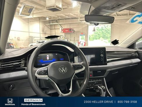 Used 2025 Volkswagen Jetta SE w/ Sunroof Package FWD image 15