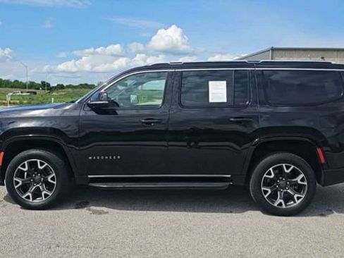 Used 2023 Jeep Wagoneer Series III w/ Preferred Equipment Group image 5