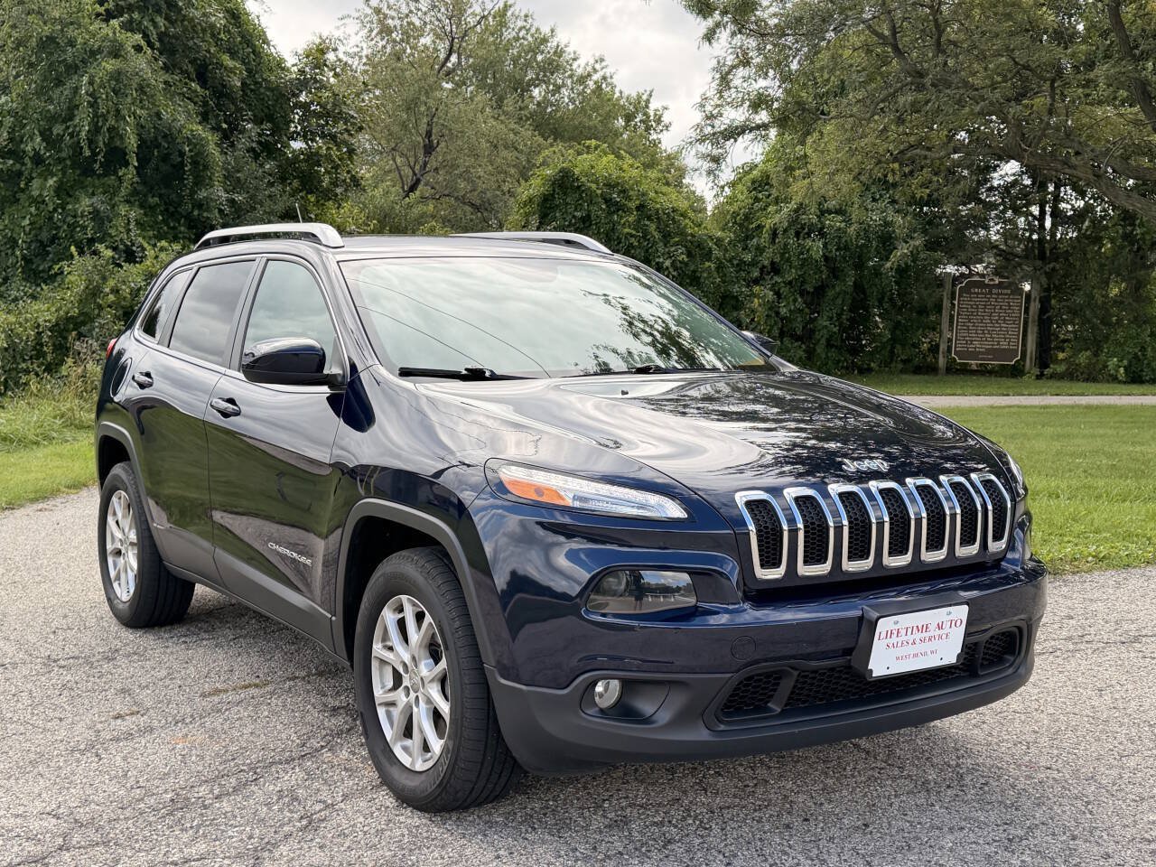 Used 2014 Jeep Cherokee Latitude w/ Cold Weather Group AWD/4WD image 6