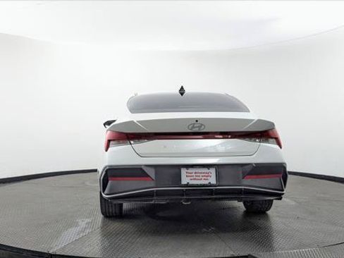 Used 2025 Hyundai Elantra Limited FWD image 7